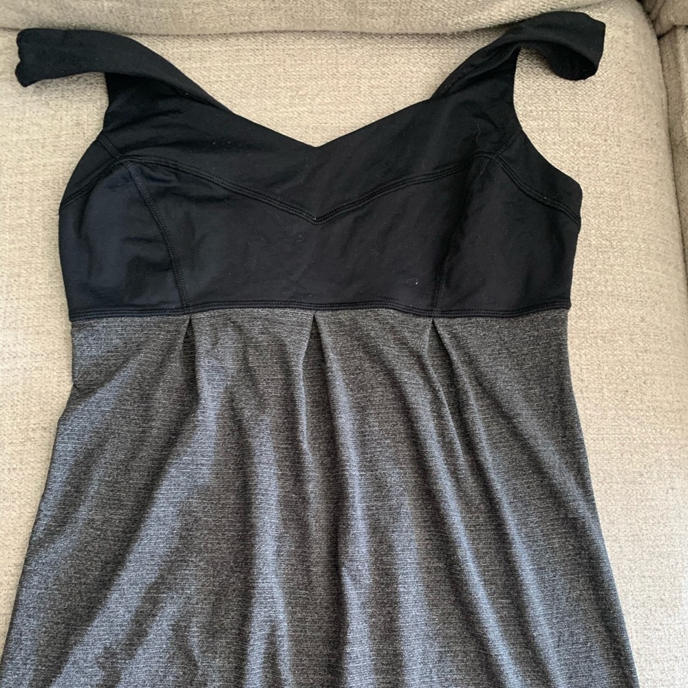 Lulumon top grey and black